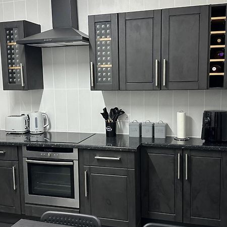 Modern 2 Bed Near Turf Moor Football Stadium, Parks, Canal And Lake Burnley Extérieur photo